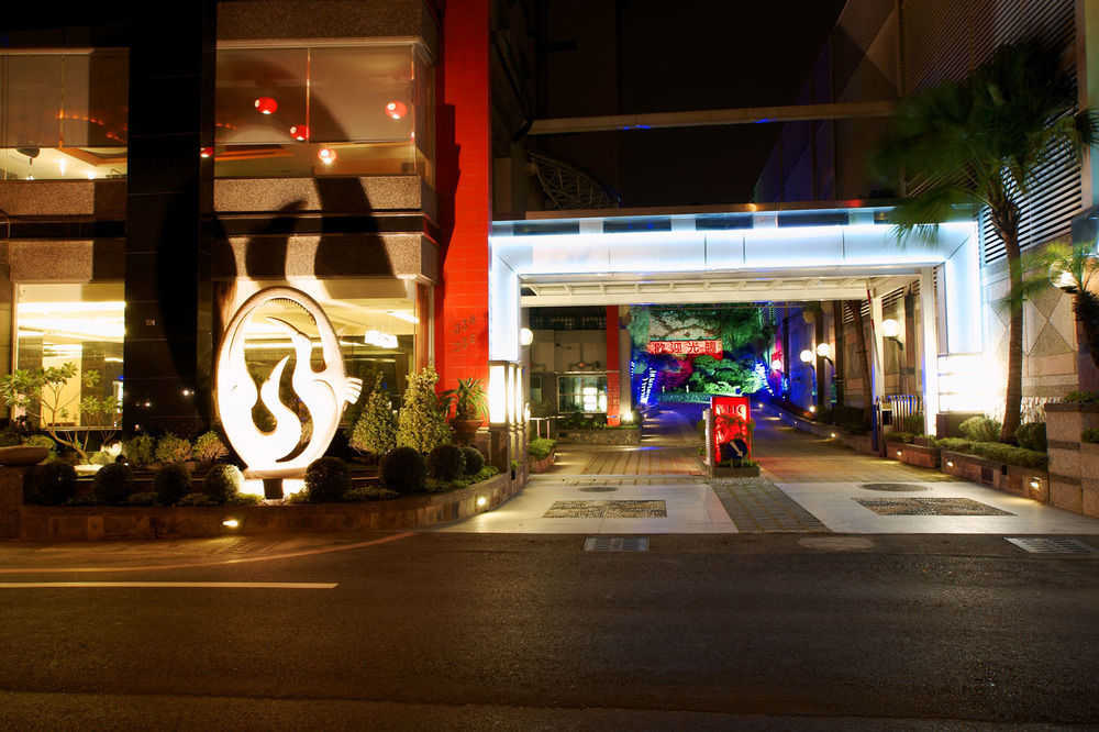 Yhc Hotel Tainan Bagian luar foto