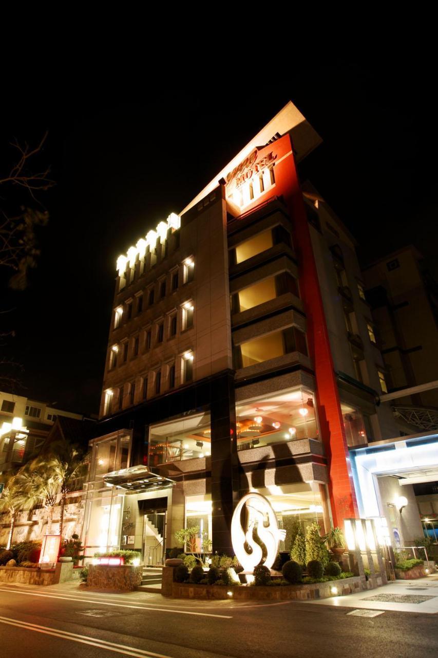 Yhc Hotel Tainan Bagian luar foto